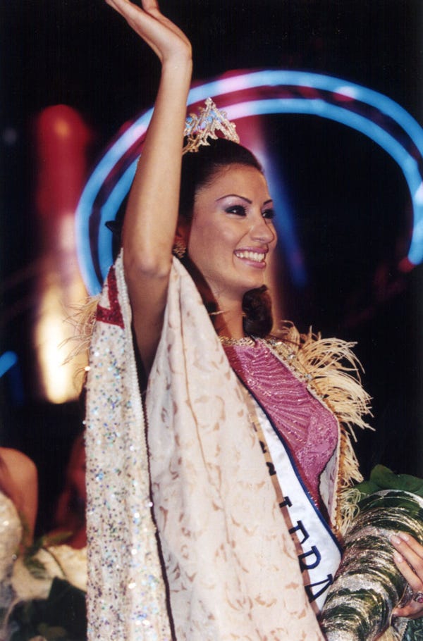 Christina Sawaya em 2002